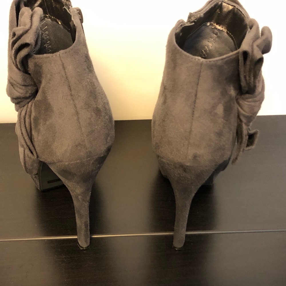 Grey boots - Picture 8 of 10